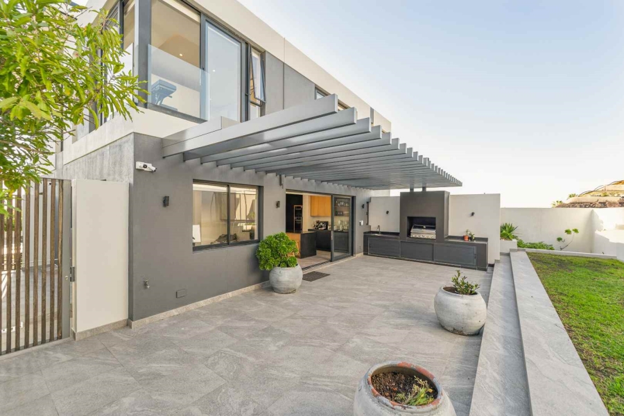 4 Bedroom Property for Sale in Fresnaye Western Cape